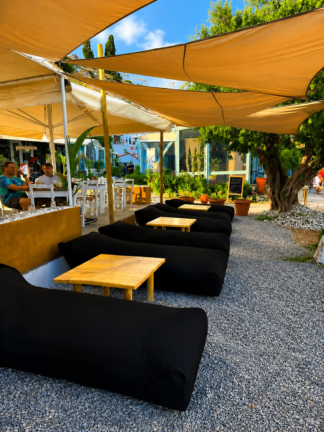 Cocktails, ποτά και καλοκαιρινή διάθεση