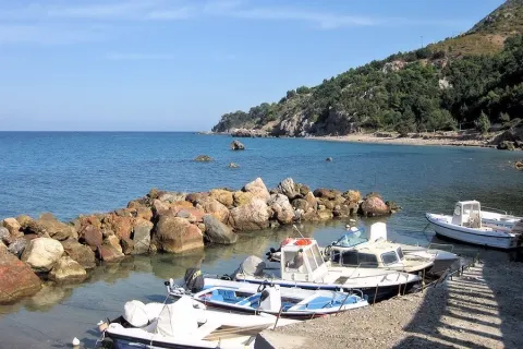 Agios Nikolaos of Kontakaiika – quiet coastal village with seaside charm