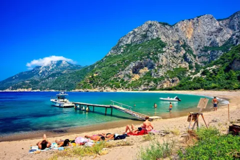 Strand Megalo Seitani op Samos met turquoise water en ongerepte natuur
