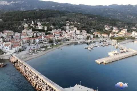 The harbour and coastal settlement of Ormos Marathokampos in Samos
