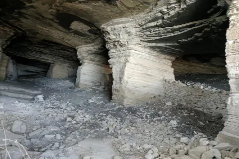 Antiche cave sotterranee di Agiades vicino a Mytilinioi, Samo