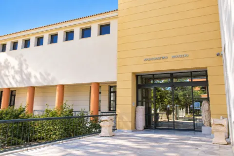 Το Αρχαιολογικό Μουσείο Πυθαγορείου με εκθέματα από την αρχαία Σάμο