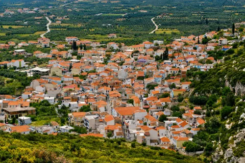 Panoramablick auf das Dorf Chora und die fruchtbare Ebene auf Samos