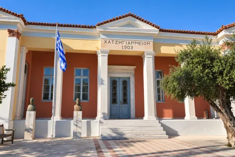 Chatzigianneio Meisjesschool in Neo Karlovasi op Samos