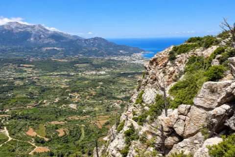 Ruinen des mittelalterlichen Kastrovouni oberhalb von Kontakaiika auf Samos