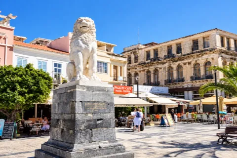 Löwe von Samos auf dem Pythagoras-Platz in Vathy