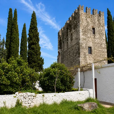La Torre di Sarachinis a Samo – fortificazione in pietra di valore storico