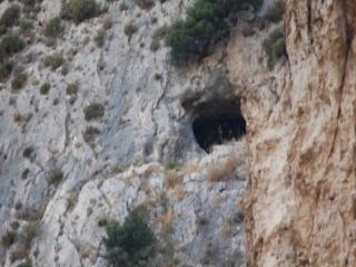 Είσοδος του Σπηλαίου του Πυθαγόρα στις πλαγιές του Όρους Κέρκη στη Σάμο