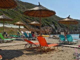 Spiaggia Livadaki a Samo con acqua turchese, sabbia bianca e atmosfera da isola tropicale