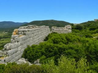 Rovine delle Mura di Policrate nell’antica Samo